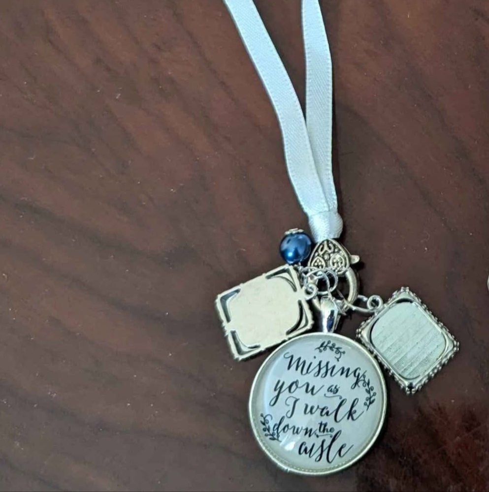 New Wedding Flower Bouquet Memorial Charm with Two Mini Photo Frames